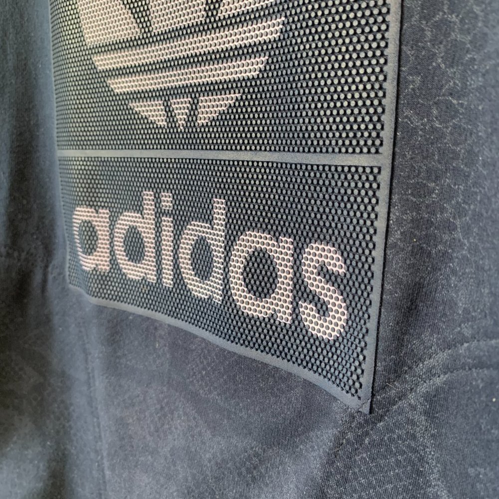 /// Adidas Crew Neck Textured Pattern - Picture 2 of 7